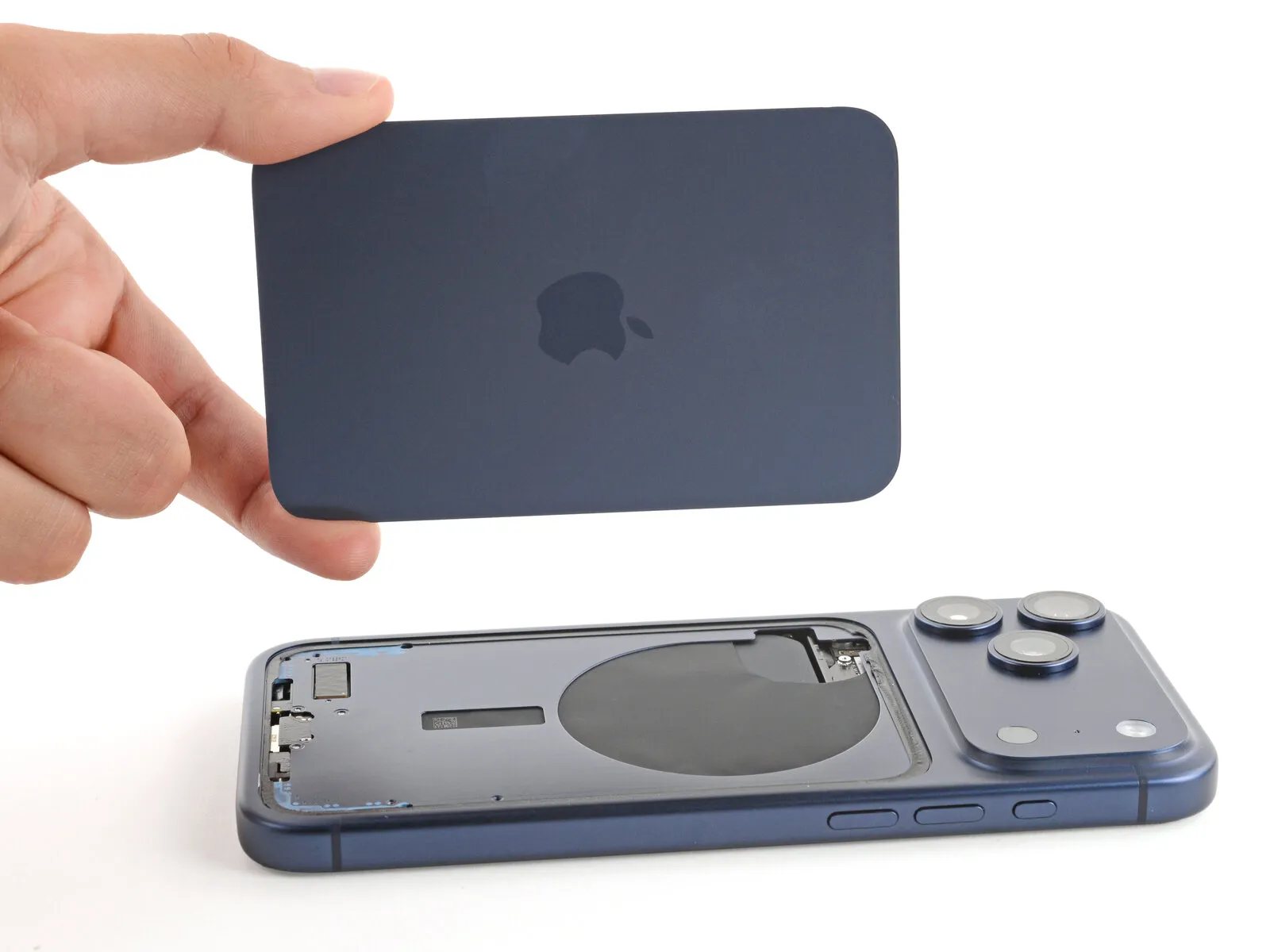 Troca de vidro traseiro do iPhone na innPhone Curitiba
